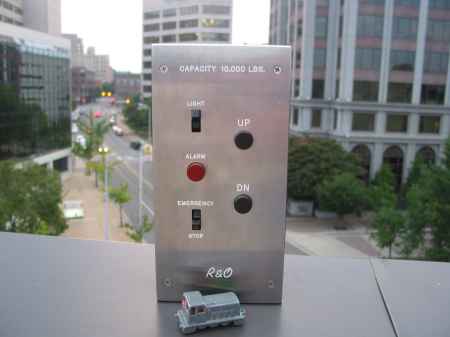 Vintage_Elevator_car_station.jpg